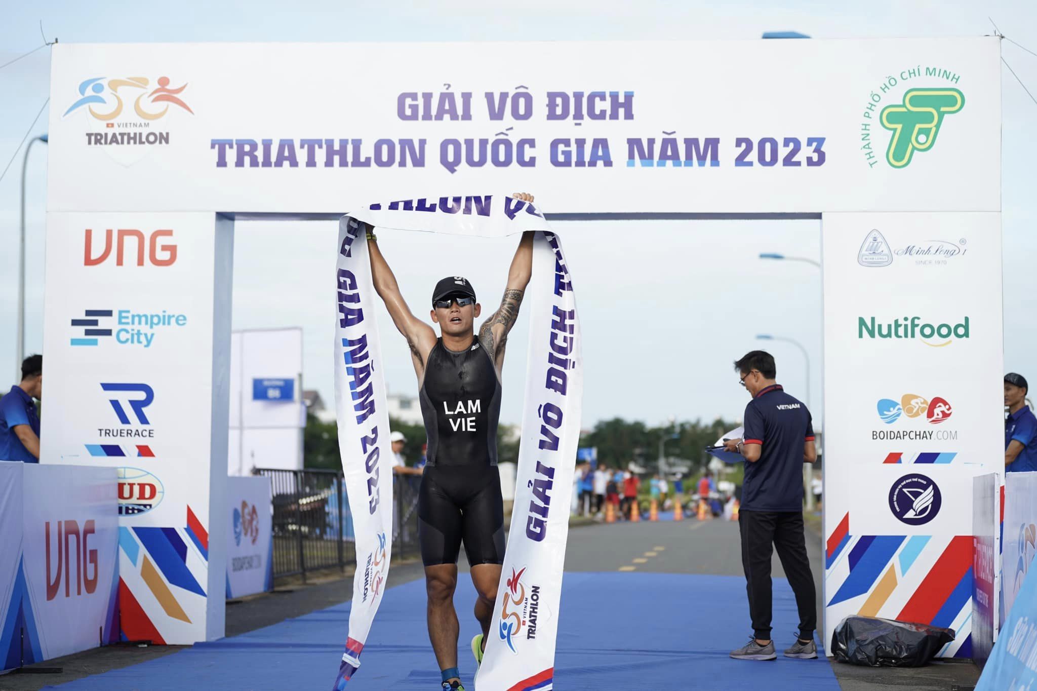 “Kình ngư’ vô địch bơi SEA Games Lâm Quang Nhật đăng quang triathlon giải vô địch quốc gia 2023