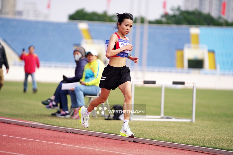 L&ecirc; Thị Tuyết - &ldquo;C&ocirc; b&eacute; t&iacute; hon&rdquo; nặng 37kg v&agrave; th&aacute;ch thức huy chương marathon SEA Games 32