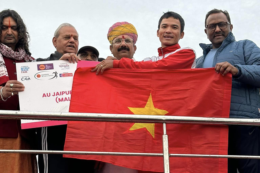 Cựu tuyển thủ điền kinh dự SEA Games 31 Lê Văn Tuấn giành giải thưởng chạy marathon ở Ấn Độ