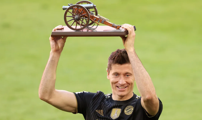 Lewandowski viết lại lịch sử Bundesliga sau 49 năm như thế nào?