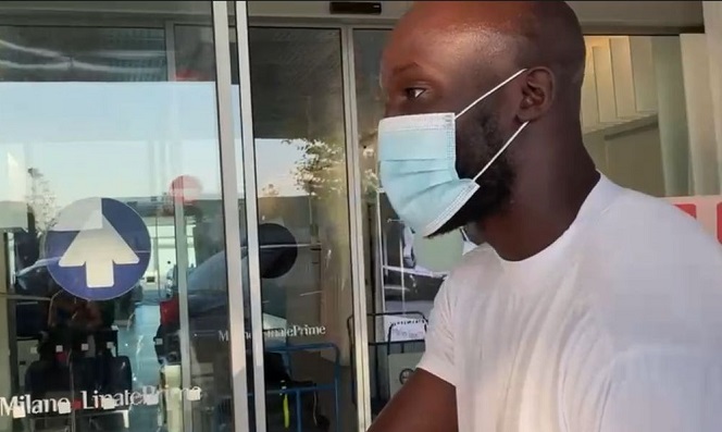 Lukaku cầm thứ gì của Chelsea khi rời phòng khám y tế ở Italia? Lukaku cầm thứ gì của Chelsea khi rời phòng khám y tế ở Italia?