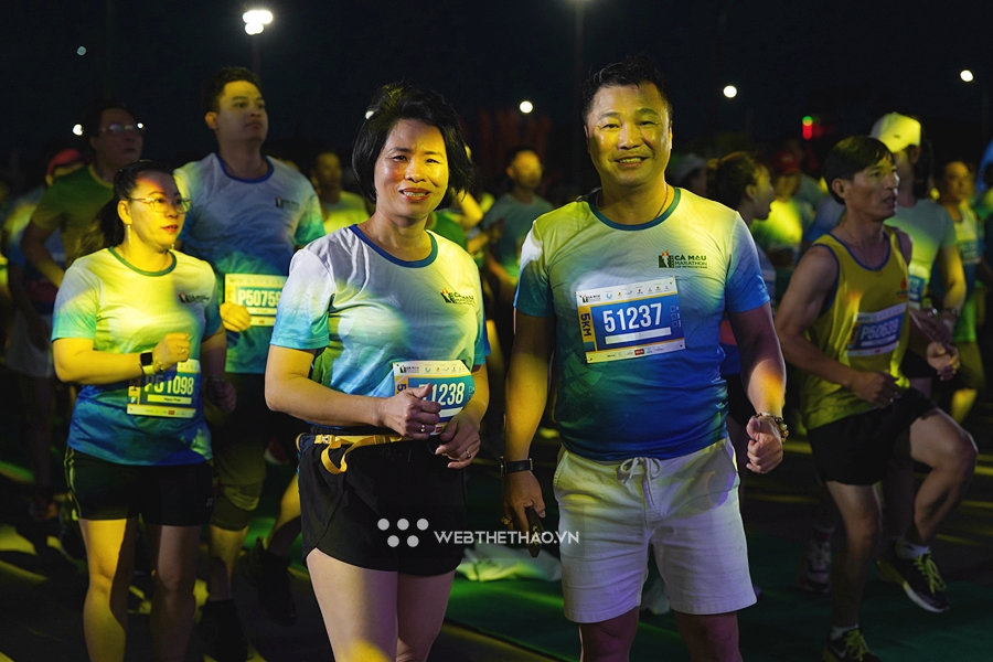Nghệ sĩ L&yacute; H&ugrave;ng phong độ ở tuổi 54, chạy 5km tại giải C&agrave; Mau Marathon 2023
