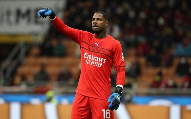 Thủ môn AC Milan gây phấn khích khi “đạo diễn” các quả đá phạt Thủ môn AC Milan gây phấn khích khi “đạo diễn” các quả đá phạt