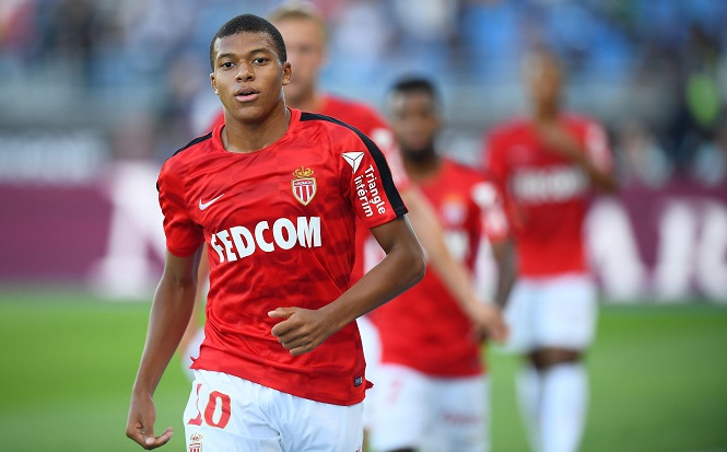 Van Persie hứa “gặm giày” nếu Mbappe không thành siêu sao