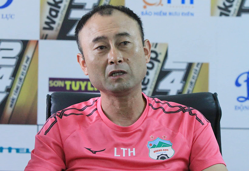 HLV Lee Tae Hoon nhắc tới Messi và Ronaldo để "bênh" học trò