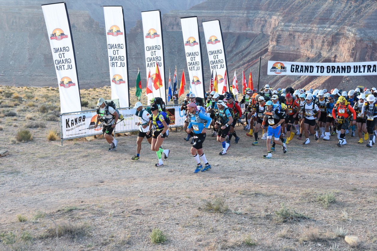 Cô gái nghiện sa mạc chinh phục 273km Grand Canyon - Ảnh 2. Cô gái nghiện sa mạc chinh phục 273km Grand Canyon - Ảnh 2.