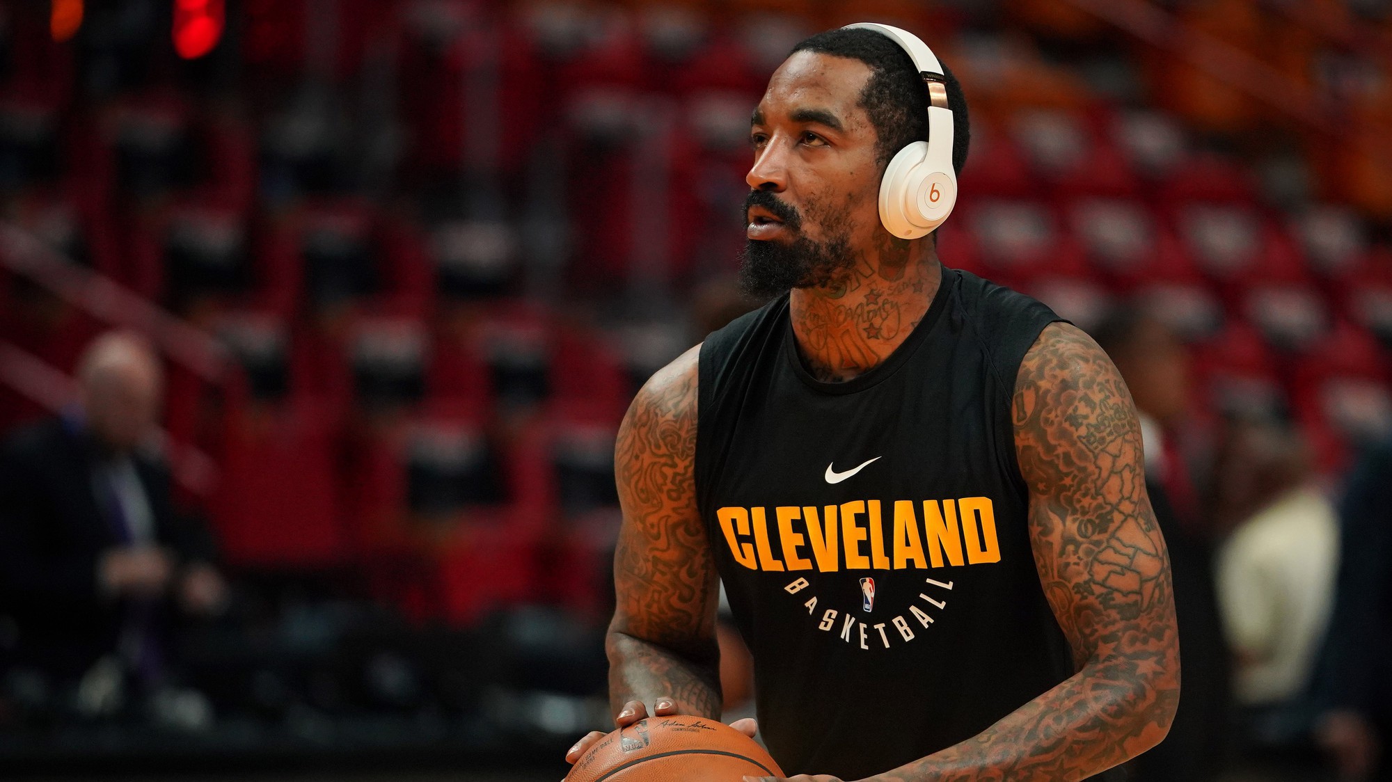 HLV Cleveland Cavaliers đấu tranh với lãnh đạo để bảo vệ "thánh ngáo" J.R. Smith
