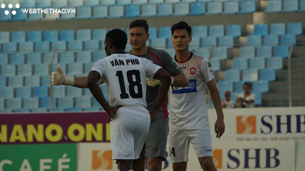 Khó sánh ngang Đặng Văn Lâm, Adriano Schmidt là "sản phẩm lỗi" của Hải Phòng