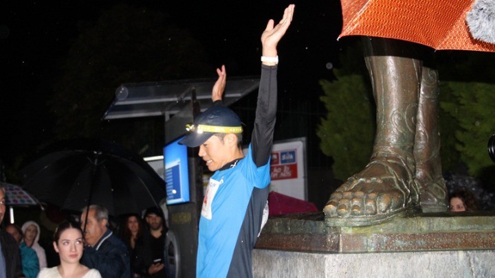 Vượt mưa bão, VĐV Nhật Bản vô địch giải chạy Spartathlon 245km