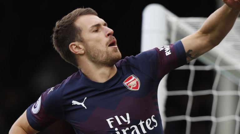 Liverpool và MU đại chiến vì Aaron Ramsey