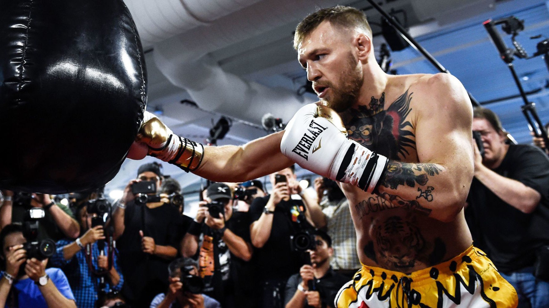 Conor McGregor được mời sang Trung Quốc thi đấu Kick Boxing với giá 5 triệu USD