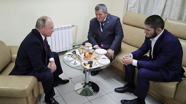 Tổng thống Nga Putin hứa "xin bố Khabib giảm hình phạt cho con"