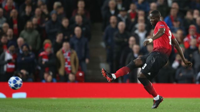 Tottenham gia nhập cuộc đua với Arsenal giành trung vệ thất sủng tại MU