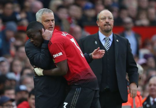 Tottenham gia nhập cuộc đua giành trung vệ trụ cột MU cùng Arsenal - Ảnh 1.