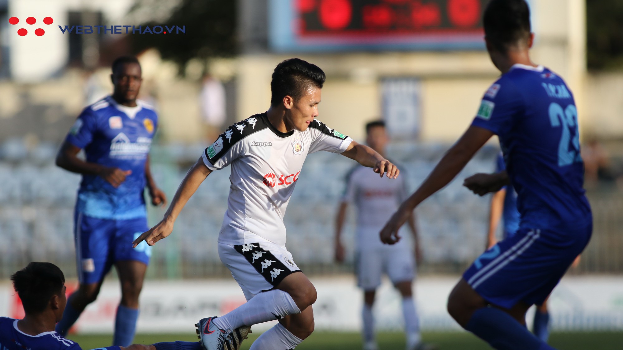 Quang Hải đoạt giải thưởng Cầu thủ trẻ xuất sắc nhất V.League 2018
