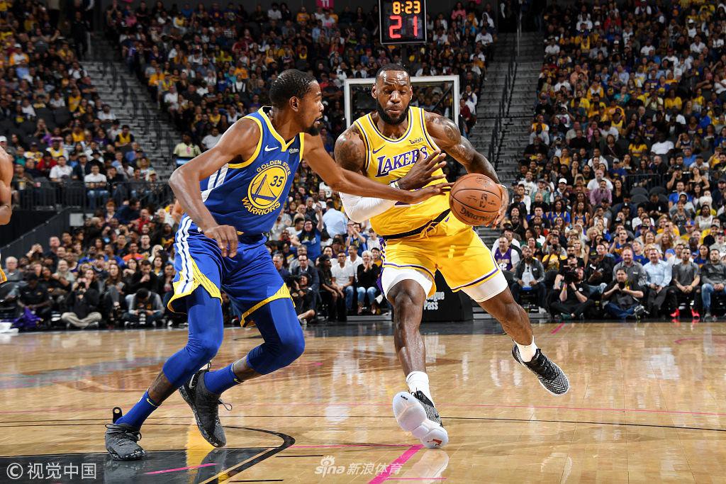 Tất cả quỳ xuống, LeBron James lên tiếng với cú buzzer-beater vào lưới Golden State Warriors gần giữa sân - Ảnh 1. Tất cả quỳ xuống, LeBron James lên tiếng với cú buzzer-beater vào lưới Golden State Warriors gần giữa sân - Ảnh 1.