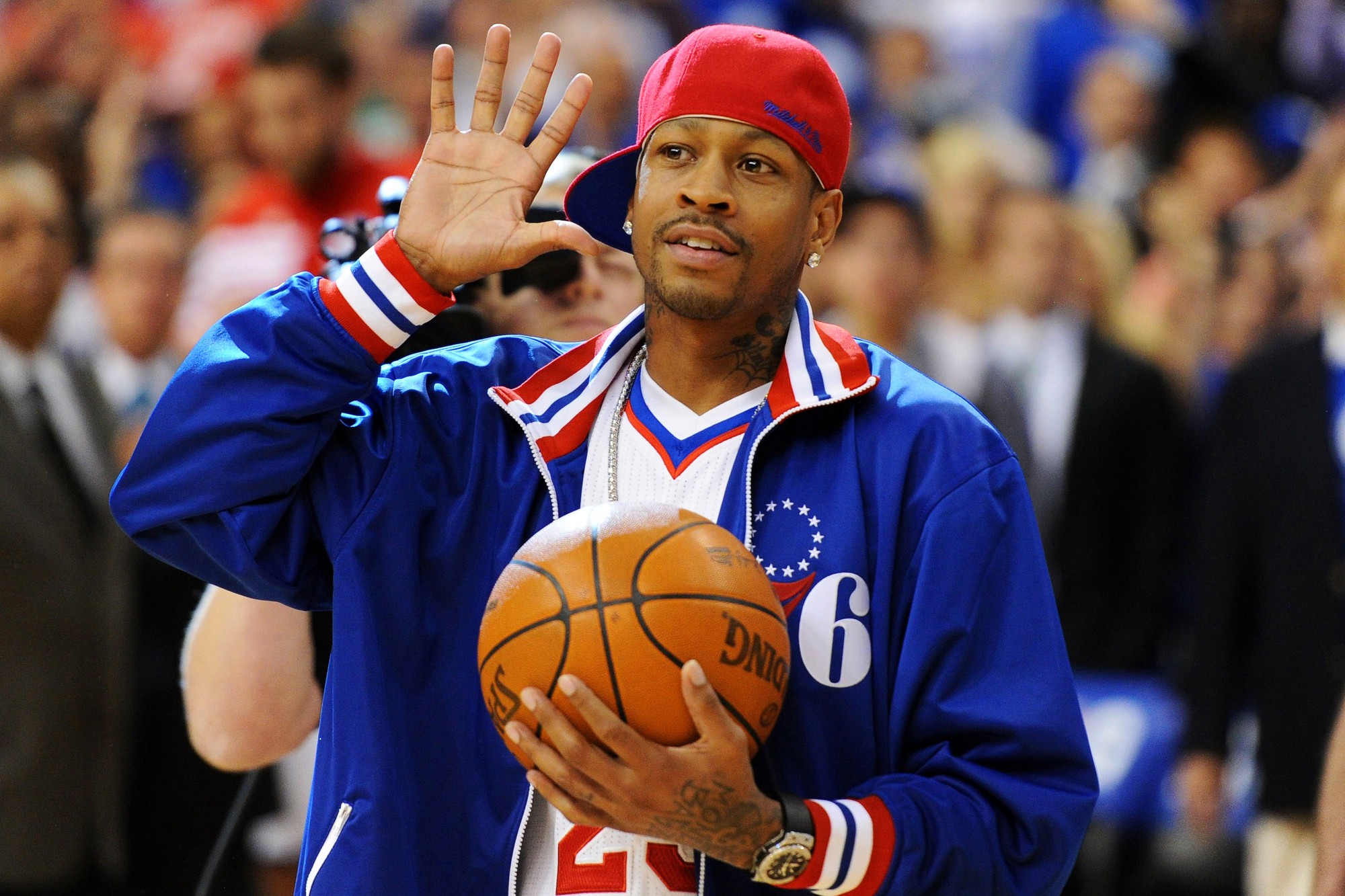 Giải nghệ thì sao, huyền thoại Allen Iverson vẫn là cỗ máy kiếm tiền đỉnh cao cho Reebok - Ảnh 1. Giải nghệ thì sao, huyền thoại Allen Iverson vẫn là cỗ máy kiếm tiền đỉnh cao cho Reebok - Ảnh 1.