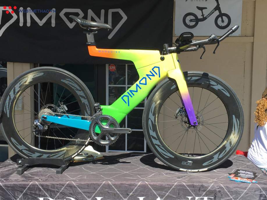 Chiêm ngưỡng các mẫu siêu xe đạp đắt nhất thế giới ở giải VĐTG Ironman Kona 2018 - Ảnh 4. Chiêm ngưỡng các mẫu siêu xe đạp đắt nhất thế giới ở giải VĐTG Ironman Kona 2018 - Ảnh 4.