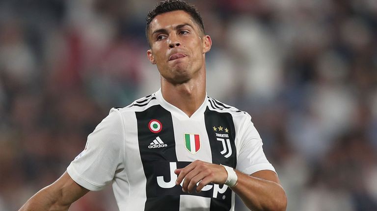 HLV tuyển Bồ Đào Nha nhận xét BĐN phải “phục vụ” Ronaldo