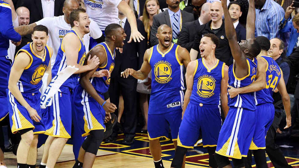 Chỉ một chai rượu đã góp công mở đầu cho triều đại Golden State Warriors