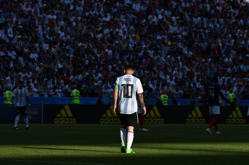Maradona: “Messi trước mỗi trận đi tắm 20 lần thì không làm thủ lĩnh được” - Ảnh 3. Maradona: “Messi trước mỗi trận đi tắm 20 lần thì không làm thủ lĩnh được” - Ảnh 3.