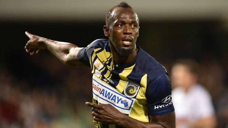 “Tia chớp xanh” Usain Bolt ghi 2 bàn ngay trong trận đầu tiên chơi bóng chuyên nghiệp