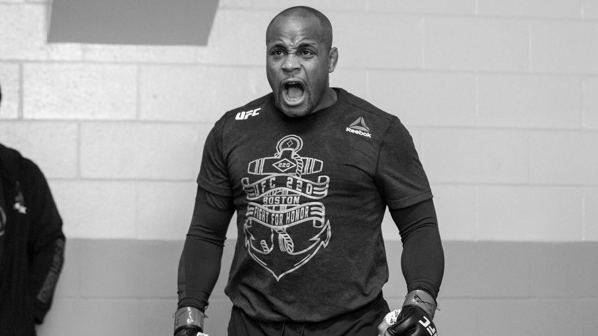Có khả năng Daniel Cormier sẽ không đối mặt với Brock Lesnar sau UFC 230