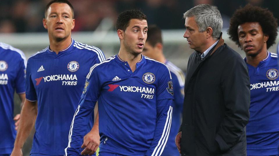 Hazard thừa nhận đã khiến Mourinho mất ghế tại Chelsea, nhưng vẫn muốn tái hợp ông thầy cũ