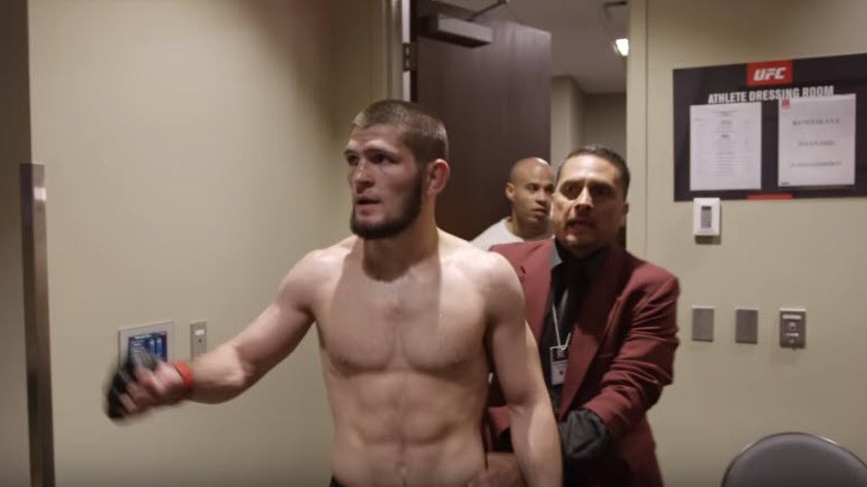 Camera hậu trường UFC 229: Người duy nhất mà Khabib nói lời xin lỗi sau vụ ẩu đả