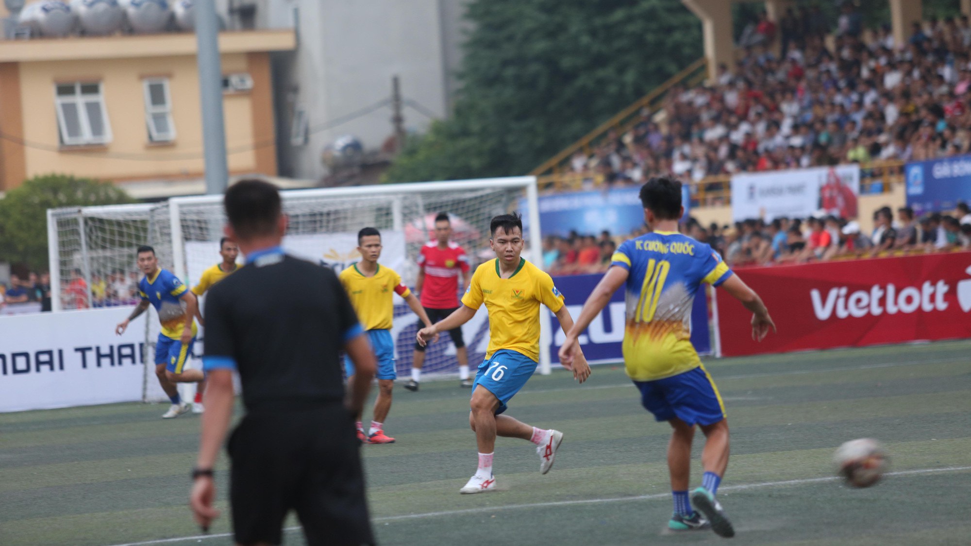 Chùm ảnh: HPL ngày mở màn, sôi động và đầy cuồng nhiệt