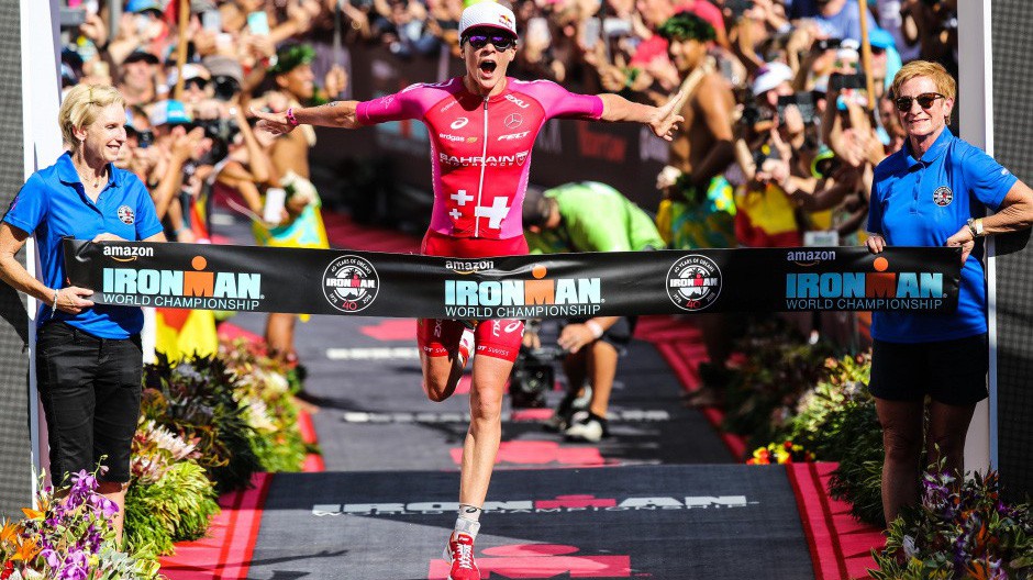 Sau màn "thả rông", Daniela Ryf bị sứa cắn vẫn VĐTG Ironman lần 4 liên tiếp