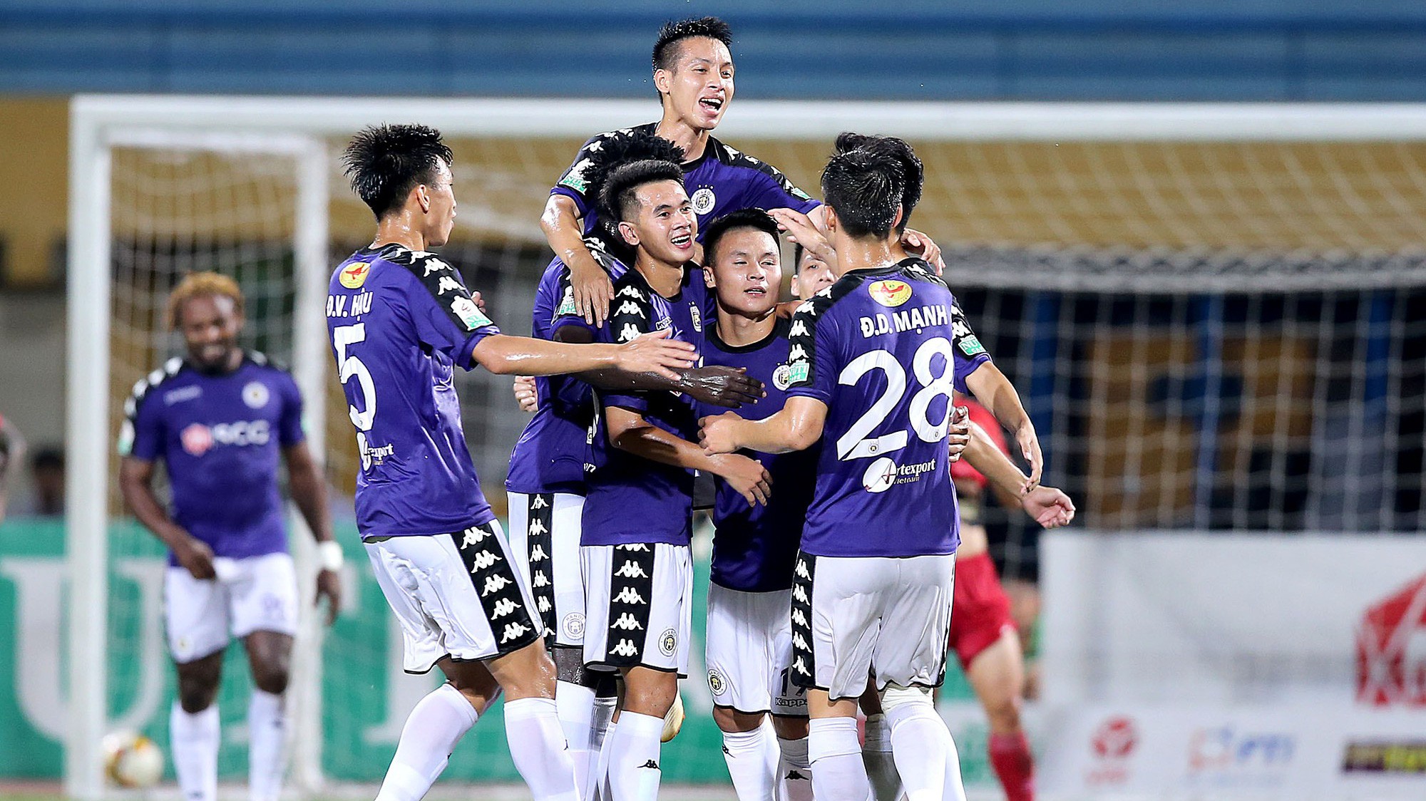 100% CLB tại V.League thống nhất cải tạo mặt sân thi đấu kể từ mùa giải 2019