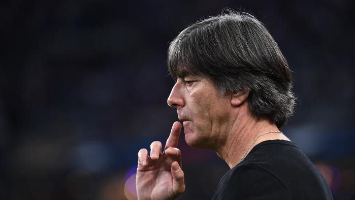 Joachim Low đối diện với trát sa thải sau khi ĐT Đức bị Pháp thắng ngược