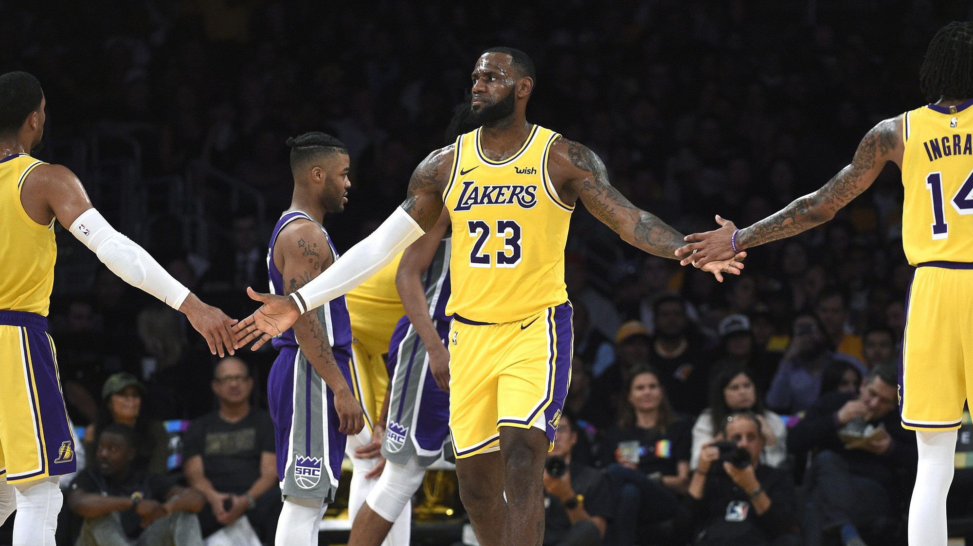 Nếu LeBron James thích Damian Lillard, LA Lakers có thể trao đổi Lonzo Ball?