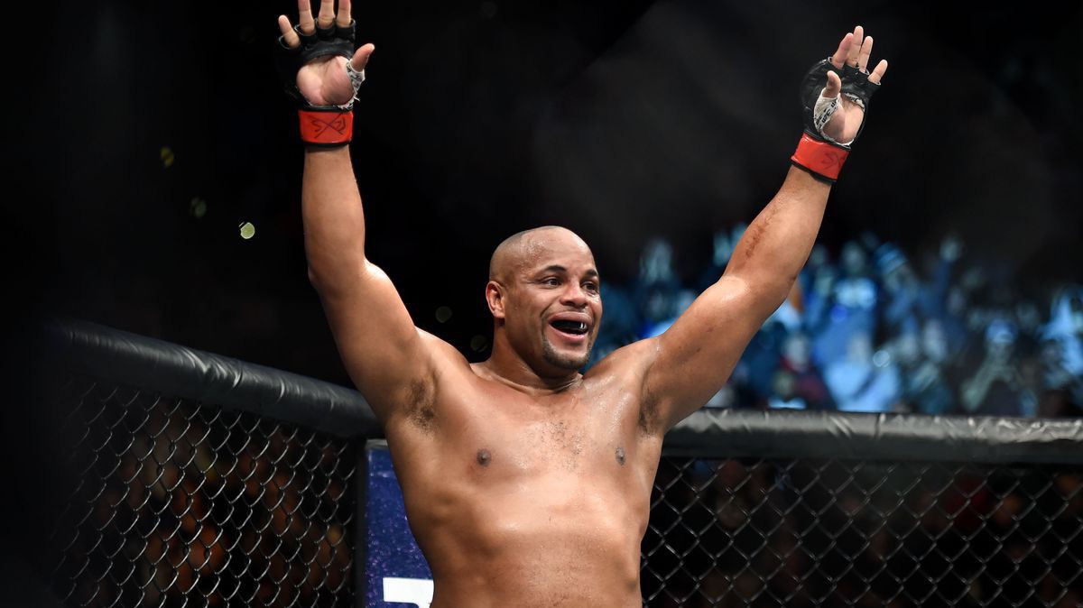 Daniel Cormier gặp chấn thương trước thềm UFC 230