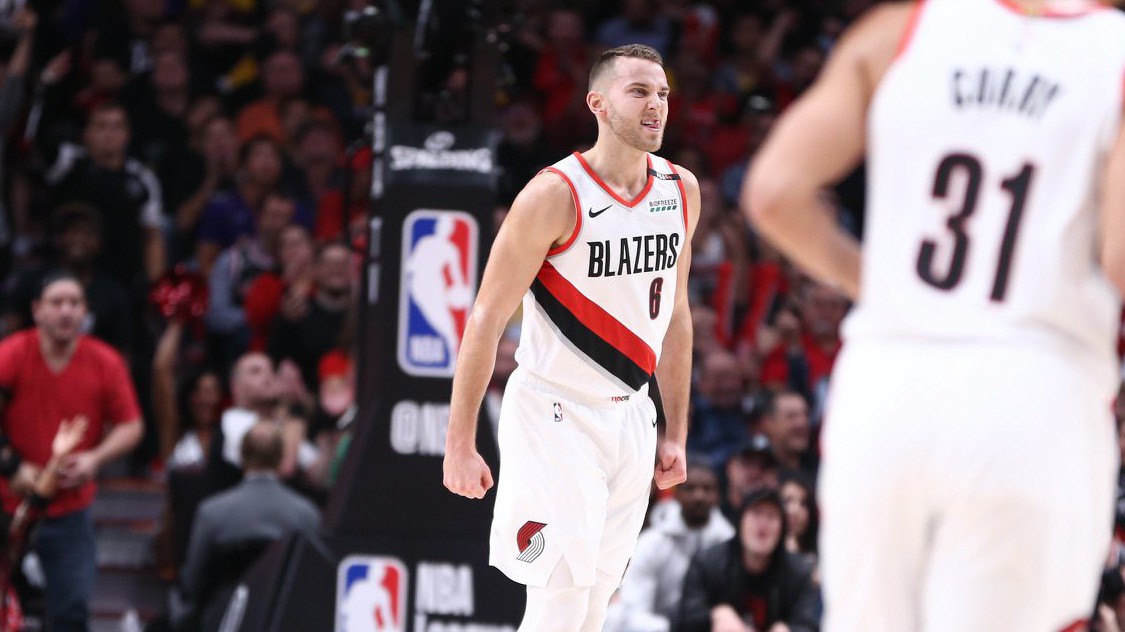 Gã du mục Nik Stauskas phá hỏng ngày ra mắt của LeBron James như thế nào?