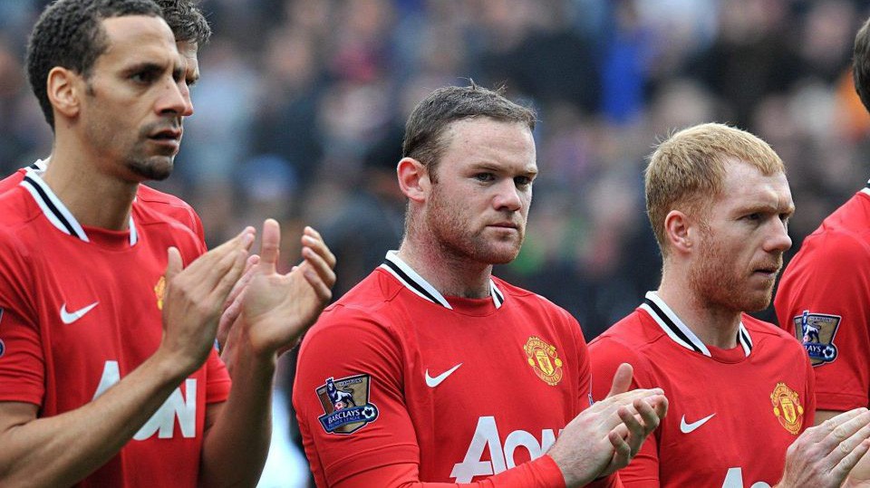 Wayne Rooney tiết lộ nhóm cầu thủ “làm trùm, kiểm soát” phòng thay đồ Man Utd