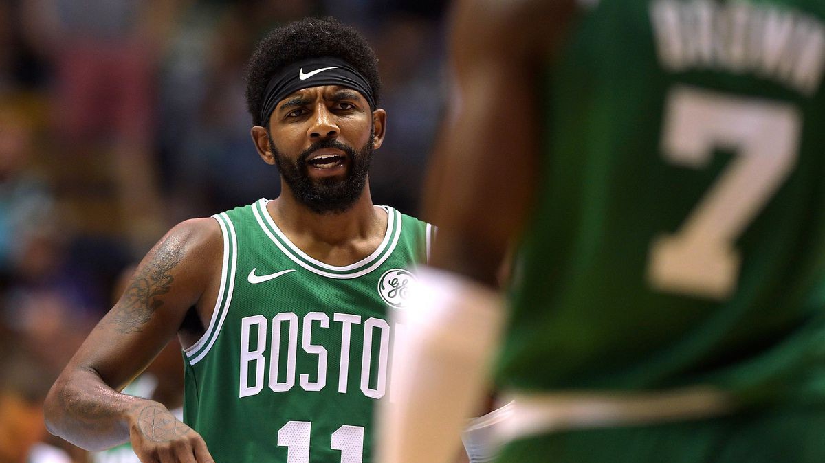 Cuối cùng Kyrie Irving đã xin lỗi vì nói rằng Trái Đất phẳng