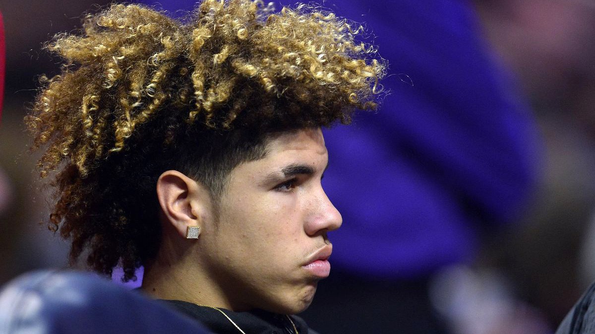Tát đối thủ ngay trên sân đấu, em trai Lonzo Ball gây sốc trong ngày trở lại Lithuania