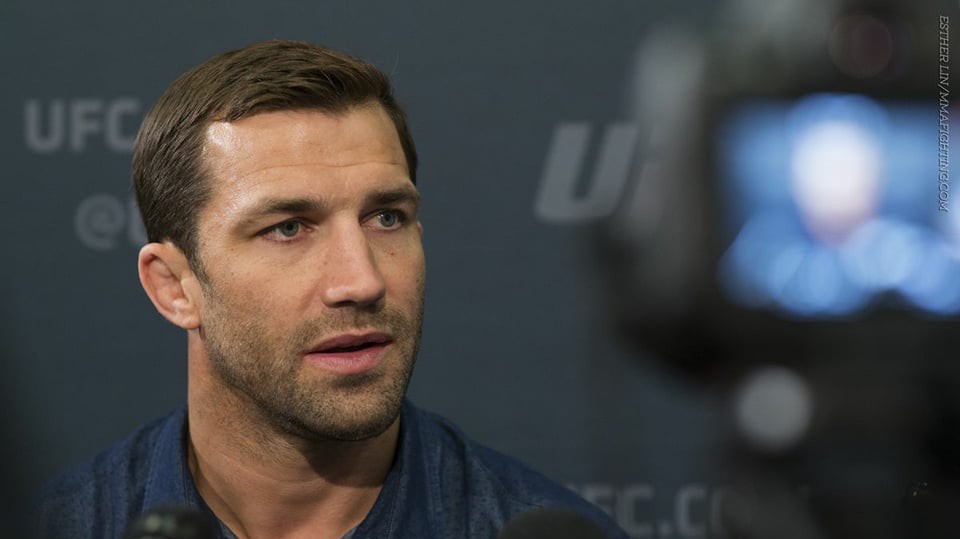 Luke Rockhold rời UFC 230 do chấn thương, Jacare Souza vào thay