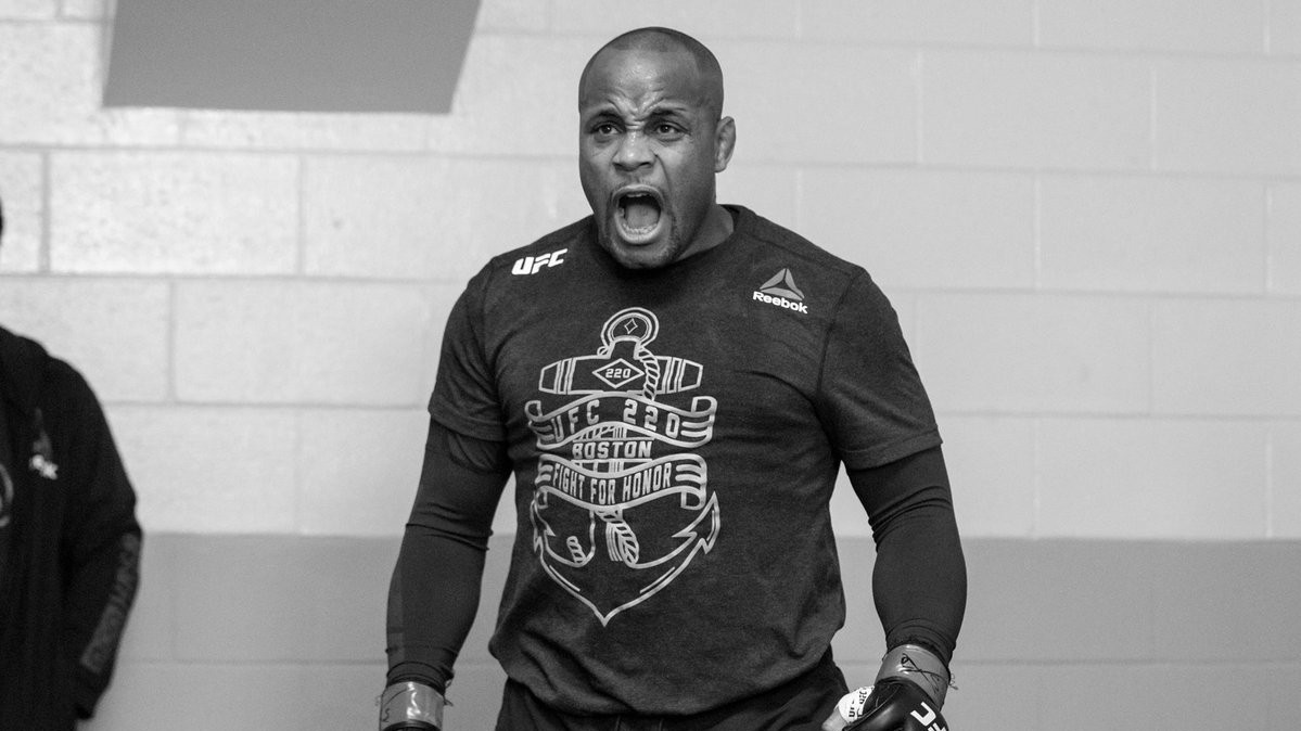Có hay không chuyện Daniel Cormier "khinh" Derrick Lewis trước thềm UFC 230?