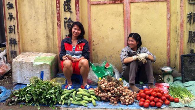 Bóng hồng sân cỏ, bó rau và nước mắt ngày 20/10