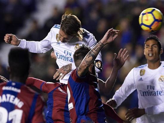 Hàng công tù tội, Real Madrid sẽ giải cơn khô hạn bằng chuyên gia săn bàn nơi hàng thủ? - Ảnh 6. Hàng công tù tội, Real Madrid sẽ giải cơn khô hạn bằng chuyên gia săn bàn nơi hàng thủ? - Ảnh 6.