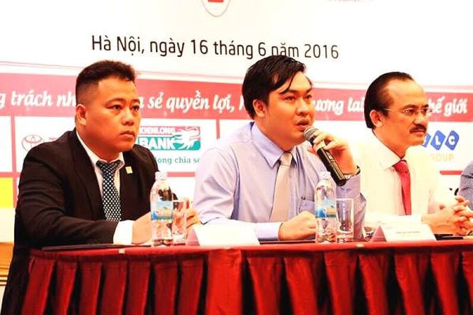 Bầu Đức động viên ông Cao Văn Chóng ứng cử Phó Chủ tịch VFF khoá VIII