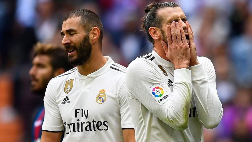 Cristiano Ronaldo, đen đủi và chấn thương... những lí do khiến Real Madrid khủng hoảng dưới thời Julen Lopetegui