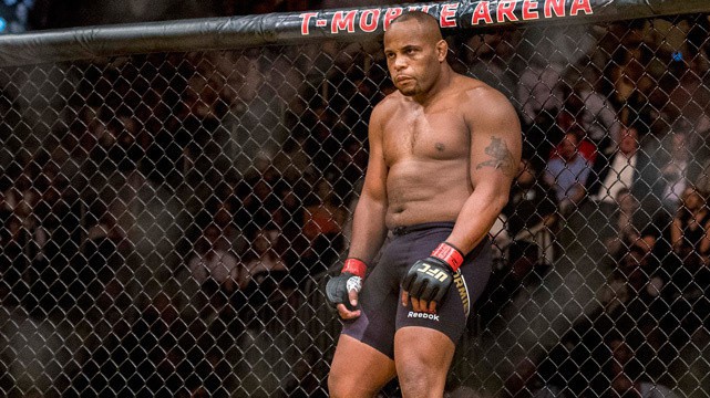 Daniel Cormier không cho rằng việc Jon Jones trở lại sẽ cướp đi trận siêu đấu giữa anh và Brock Lesnar