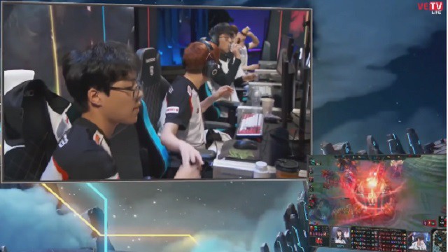 Cú sốc lớn tại tứ kết CKTG 2018: KT Rolster - Sự tan vỡ của người Hàn ngay trên chính đất Hàn - Ảnh 4. Cú sốc lớn tại tứ kết CKTG 2018: KT Rolster - Sự tan vỡ của người Hàn ngay trên chính đất Hàn - Ảnh 4.