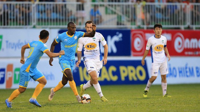 Bầu Đức, V.League & những “đứa trẻ” chưa chịu lớn (Kỳ 1)