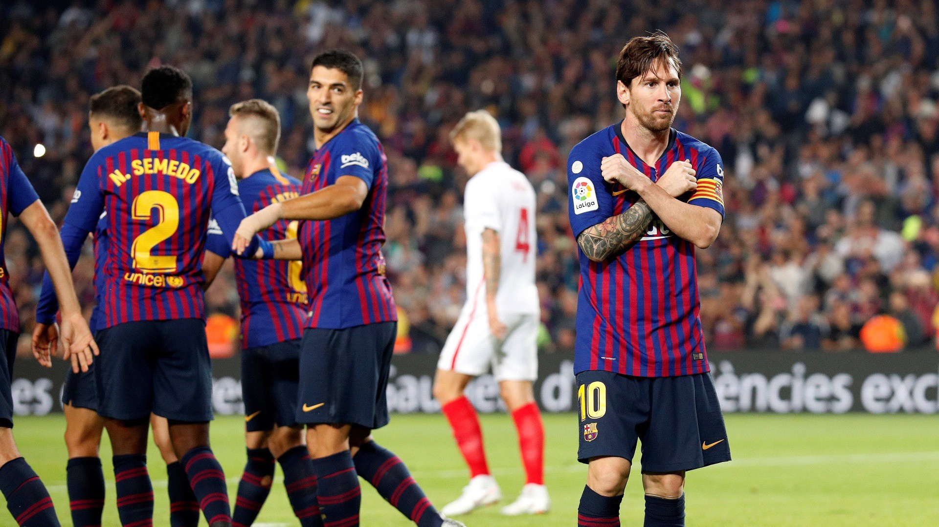 Đại thắng Sevilla, Barcelona thiết lập kỷ lục vô tiền khoáng hậu trên sân nhà Camp Nou