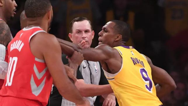 Đã xác định trò bẩn của Rajon Rondo, ngay các ký giả Mỹ cũng không hài lòng với NBA